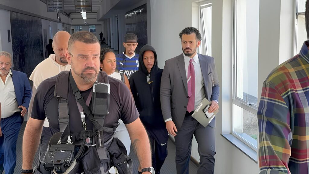 Rapper Oruam é solto após ser preso por abrigar foragido da justiça no Rio de Janeiro