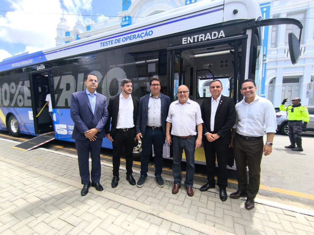 Novo ônibus elétrico começa a circular em Natal