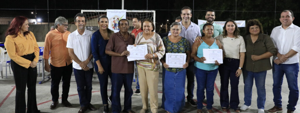 Moradores de loteamento da zona Norte recebem títulos de propriedade em Natal