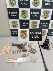 Polícia desarticula ponto de tráfico de drogas em Macaíba e apreende entorpecentes e arma de fogo