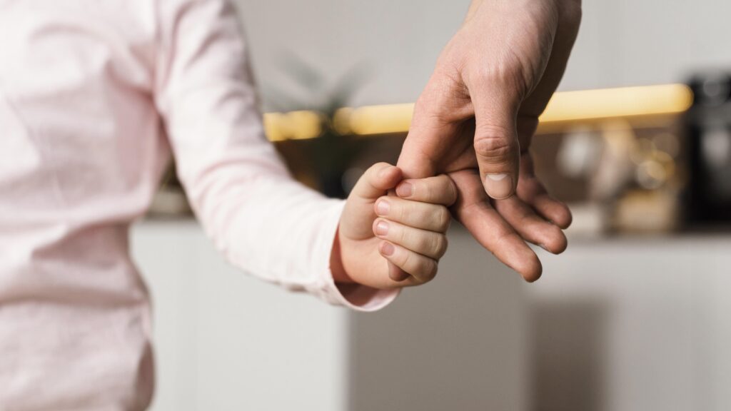 Homem será indenizado em R$ 10 mil após descobrir que não é pai biológico de menina de 11 anos