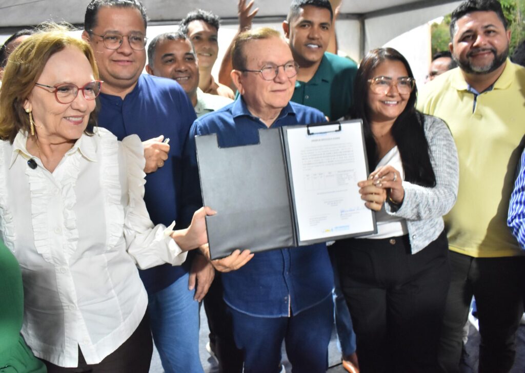 Prefeito Jaime Calado assina ordem de serviço para pavimentação entre Coqueiros e Uruaçu