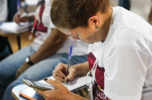Combate ao Analfabetismo: RN Oferece Turmas Gratuitas para Jovens e Adultos