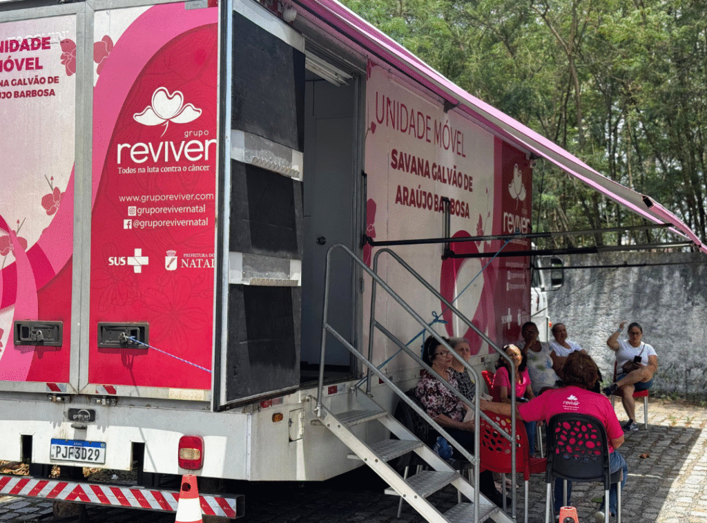 Unidade Móvel de Mamografia Atende Moradoras no Bairro Tirol Durante Outubro Rosa