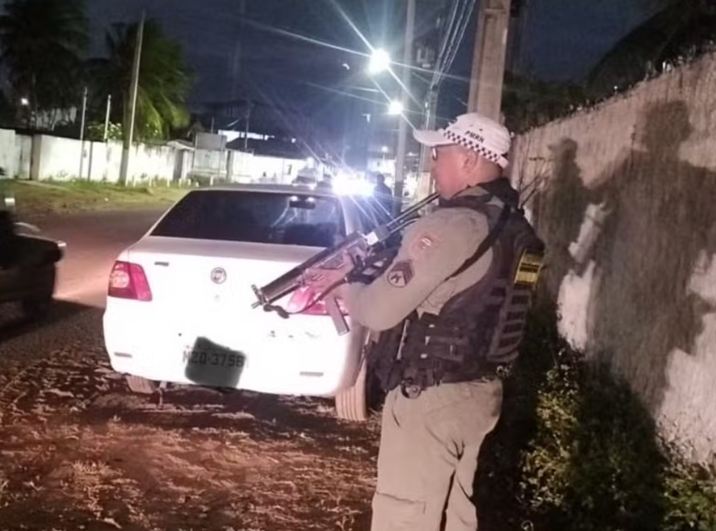 Adolescente é flagrado dirigindo carro e mãe acaba presa em Natal