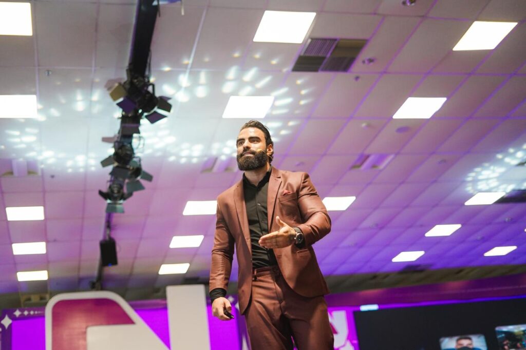 Patrick Suyti destaca força das Vendas Comportamentais e inspira público no Fórum Negócios 2025