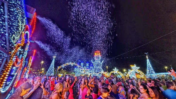 São Gonçalo Celebra Emancipação Política com Show de Luzes e Neve Artificial Inédita