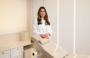 Excesso de açúcar nas festas pode agravar acne e oleosidade da pele, alerta dermatologista